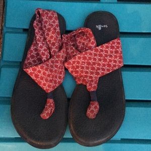 Sanuk sandals yoga